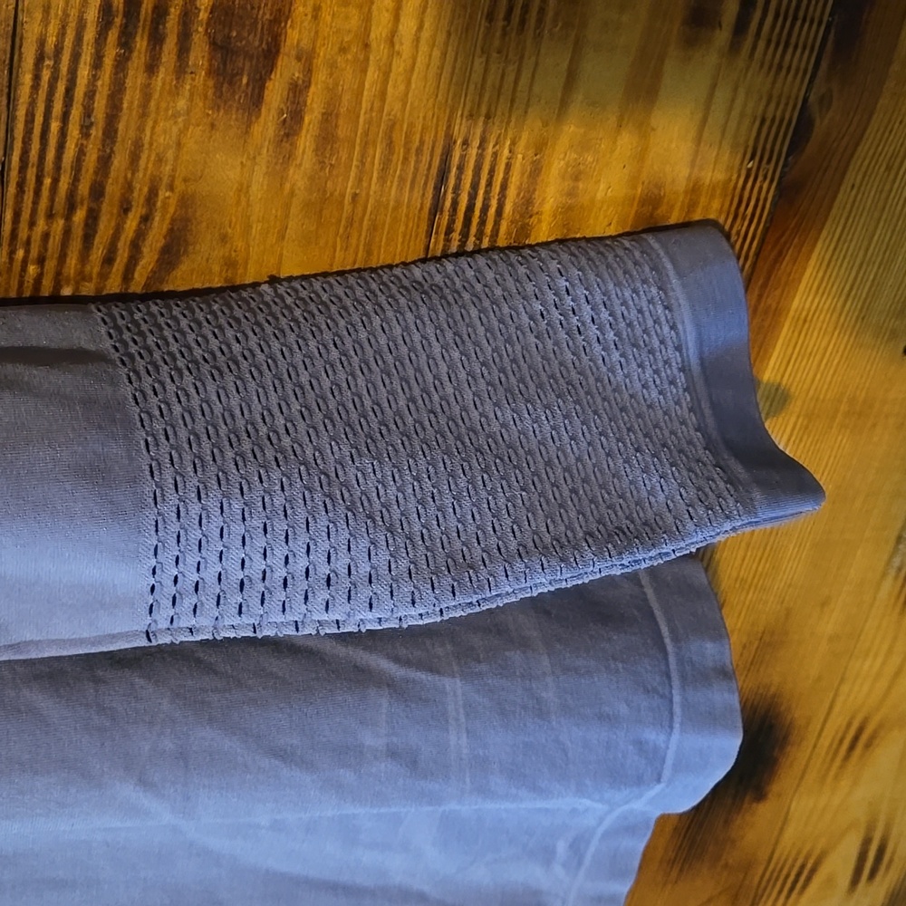 Fabletics long sleeve. - Picture 2 of 5
